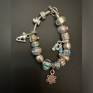 Willabee And Ward “Happy New Year” Charm Bracelet Size 8”